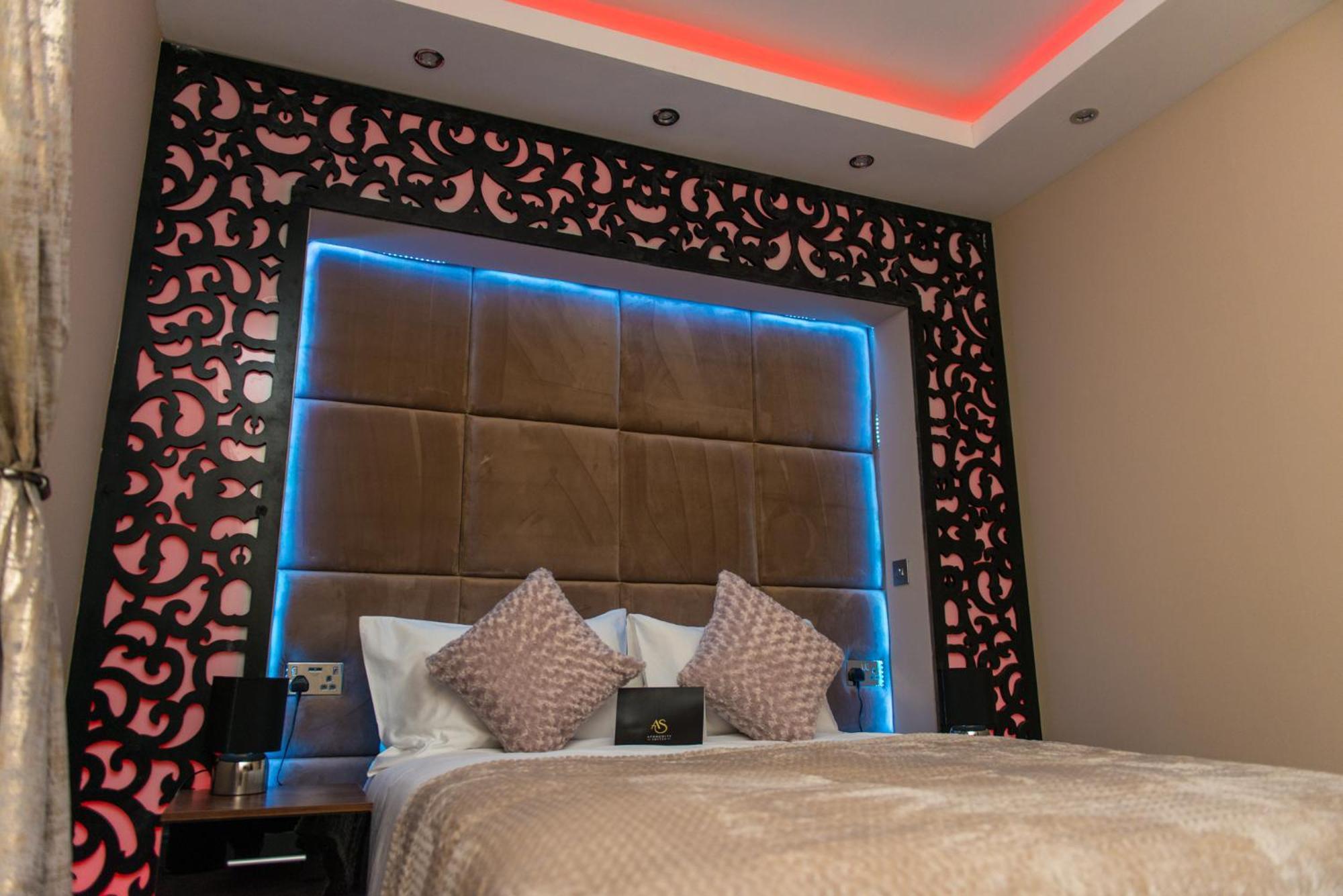 Aphrodite Suites Χάντερσφιλντ Εξωτερικό φωτογραφία